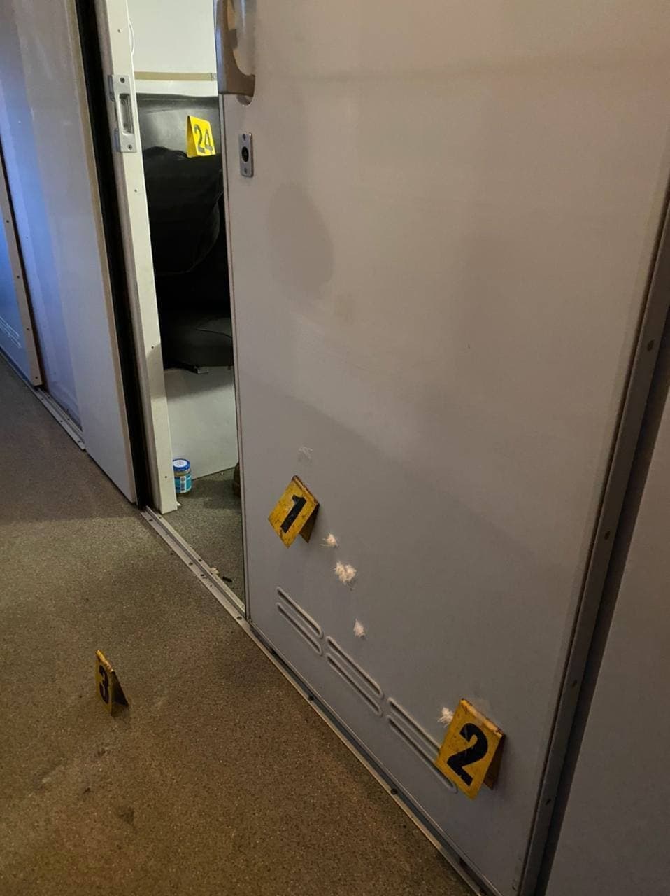 В поезде Киев-Константиновка произошла перестрелка, из-за которой локомотив опаздывает на шесть часов - Фото: Фото ГУ НП Харьковской области