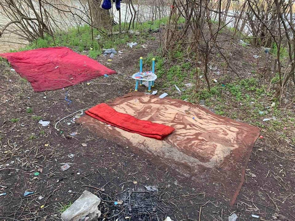 Поговорка "с глаз долой..." не про мусор. Фото: Дарницкая РГА