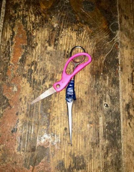 В Київській області чоловік ножицями до смерті забив товариша.