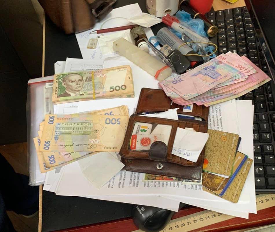 У Києві затримали посадовця, який вимагав гроші з рибалок.