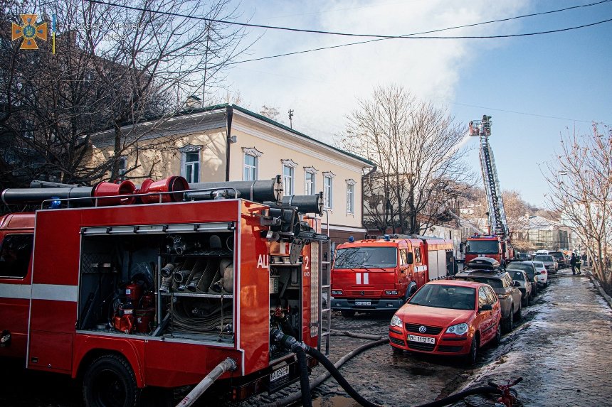 Біля Андріївського узвозу згоріла будівля XIX століття.