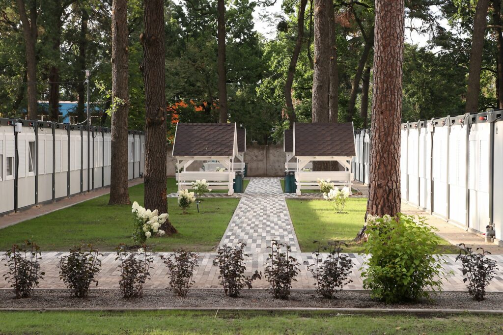 В Ирпене смонтировали второй модульный городок: как выглядит.