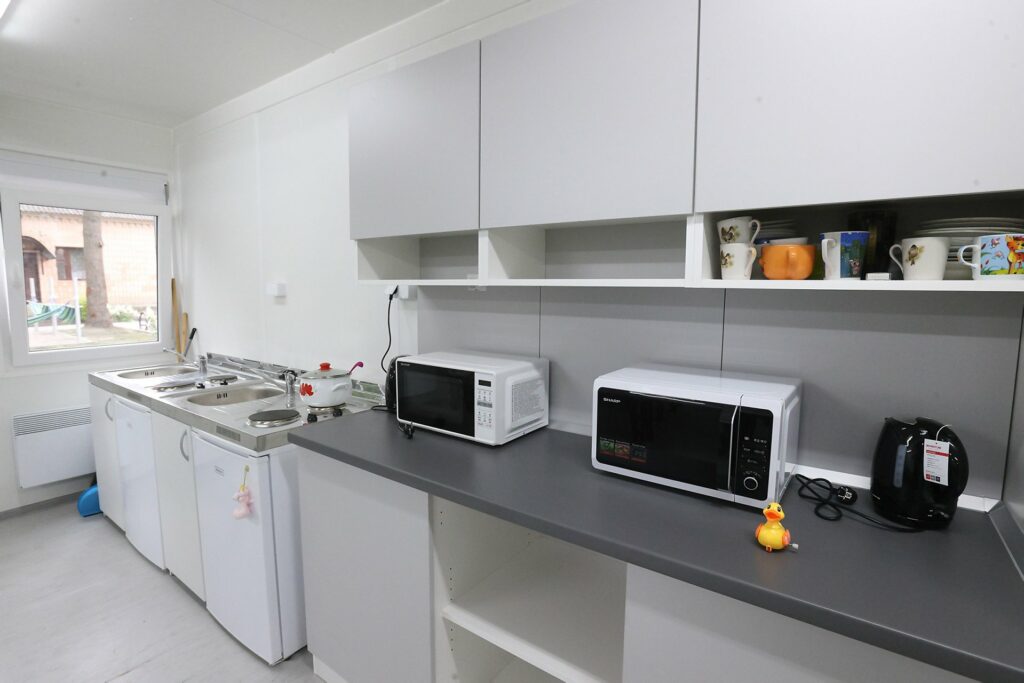 В Ирпене смонтировали второй модульный городок: как выглядит.