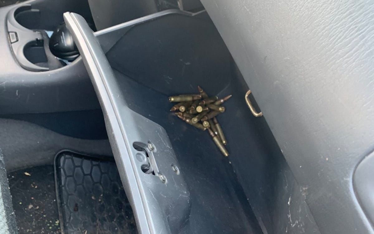 Чоловік намагався в’їхати до Києва із повною машиною зброї.