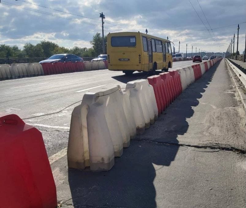 Год стоит с перекрытиями: когда на мосту Патона начнется ремонт фото 1
