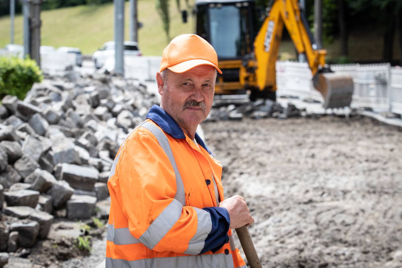 На Подольском спуске восстановят брусчатку.