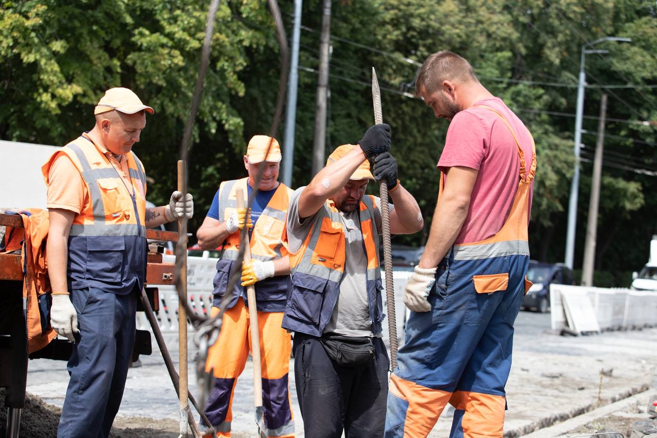 На Подольском спуске восстановят брусчатку.