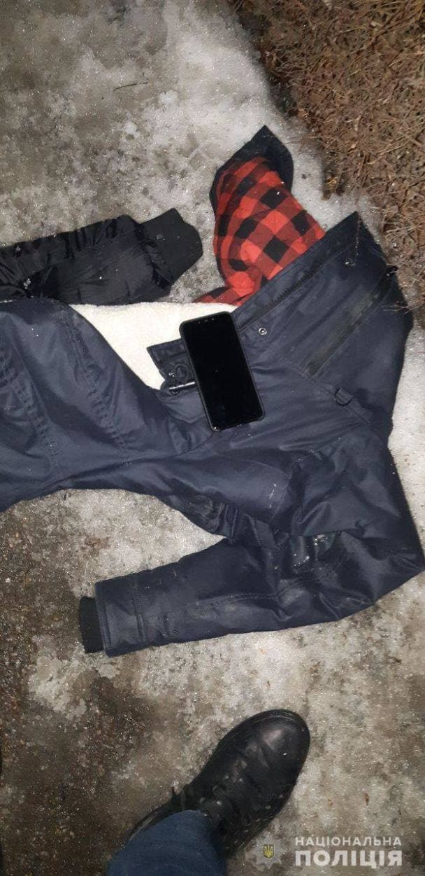 Чоловік намагався вкрасти телефон поштою.