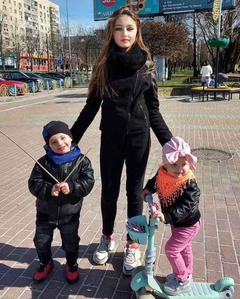 В результате авиакатастрофы в Броварах погибла мама троих детей.