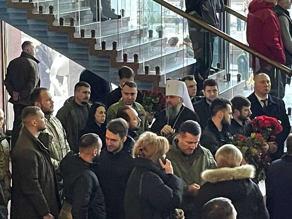 Кирилл Буданов и митрополит Эпифаний на церемонии прощания с руководством МВД.