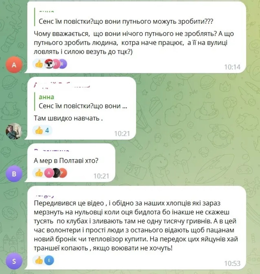 В Полтаве молодежь устроила танцы под песни Инстасамки и Басты.