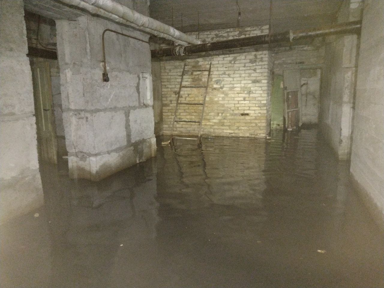 В центре Киева нашли полузатопленное укрытие.