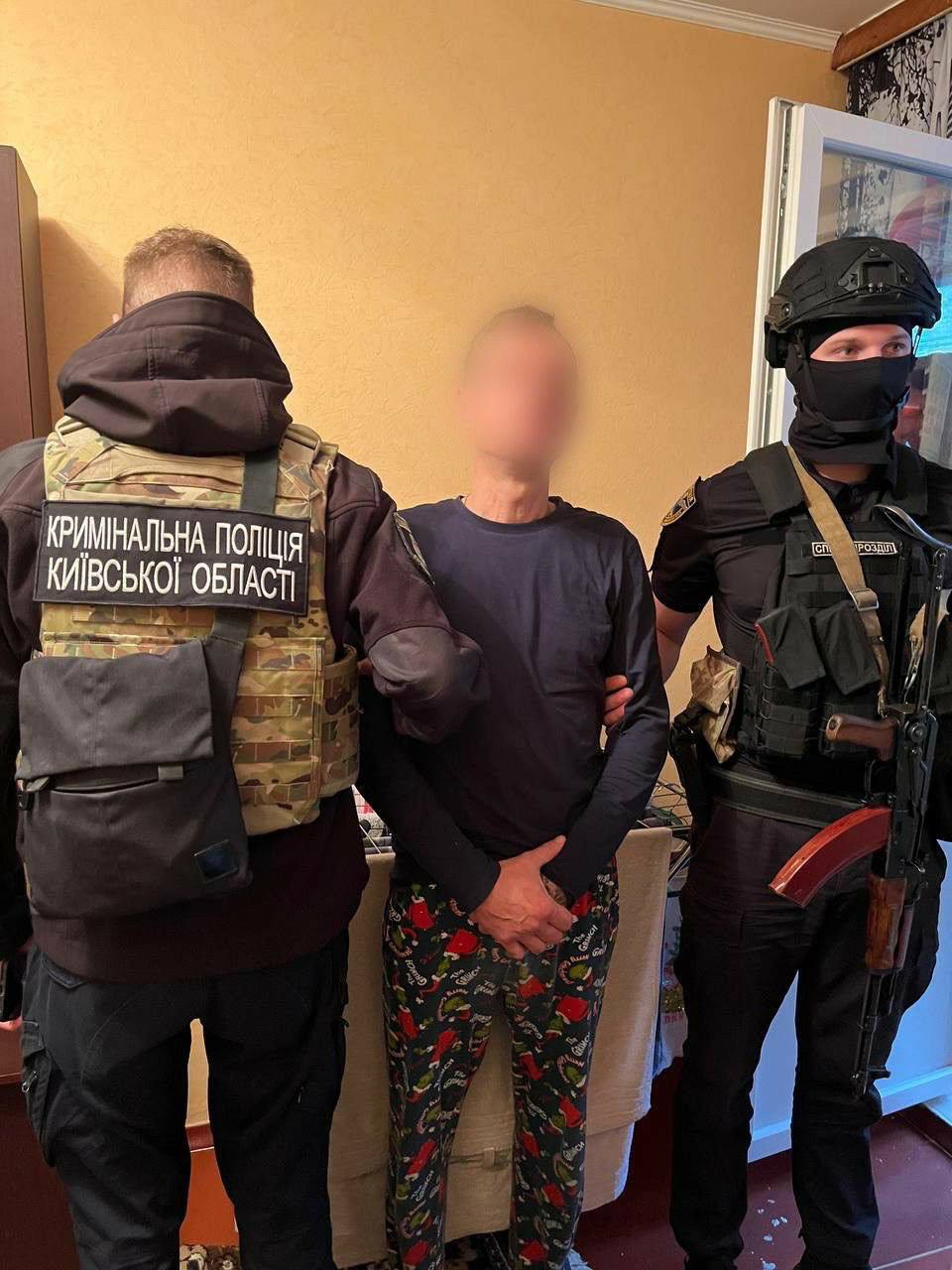 Во время боевых действий в Буче мародеры похитили из ломбардов 800 тысяч гривен.