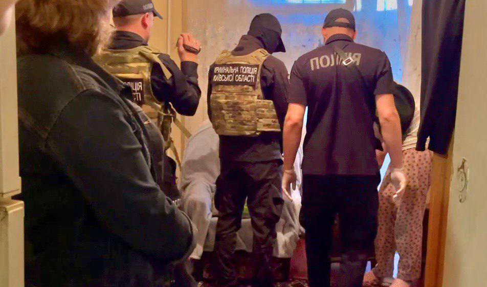 Во время боевых действий в Буче мародеры похитили из ломбардов 800 тысяч гривен.