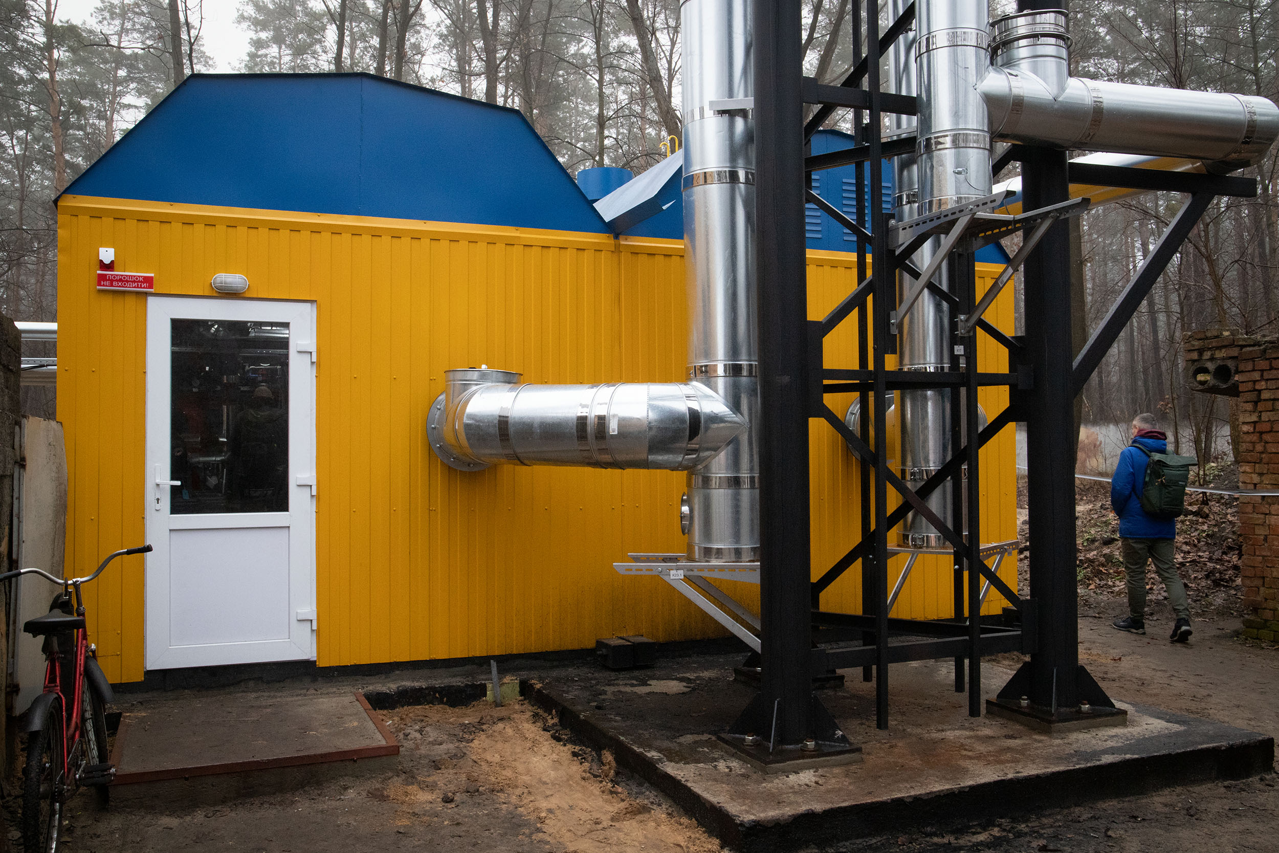 У Пущі-Водиці встановили енергоефективну котельню замість зруйнованої обстрілом.