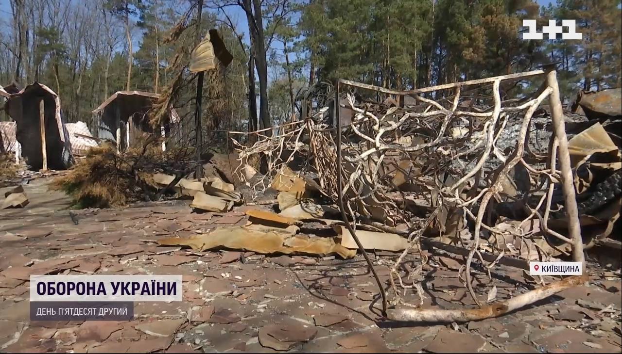 Путинские солдаты полностью сожгли охотничье имение президента-изменника Януковича. || Фото: tsn.ua