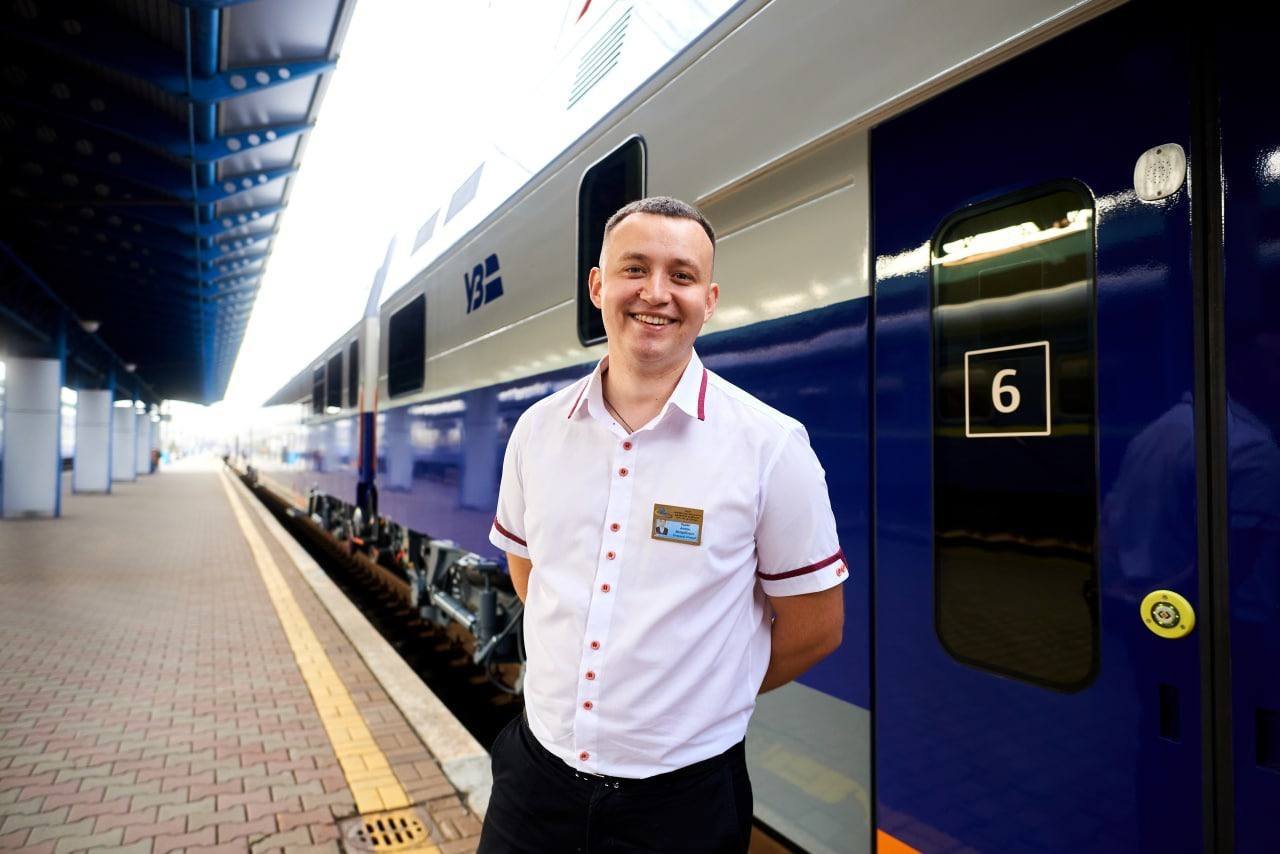 З Києва до Луцька запустили двоповерховий поїзд Skoda.