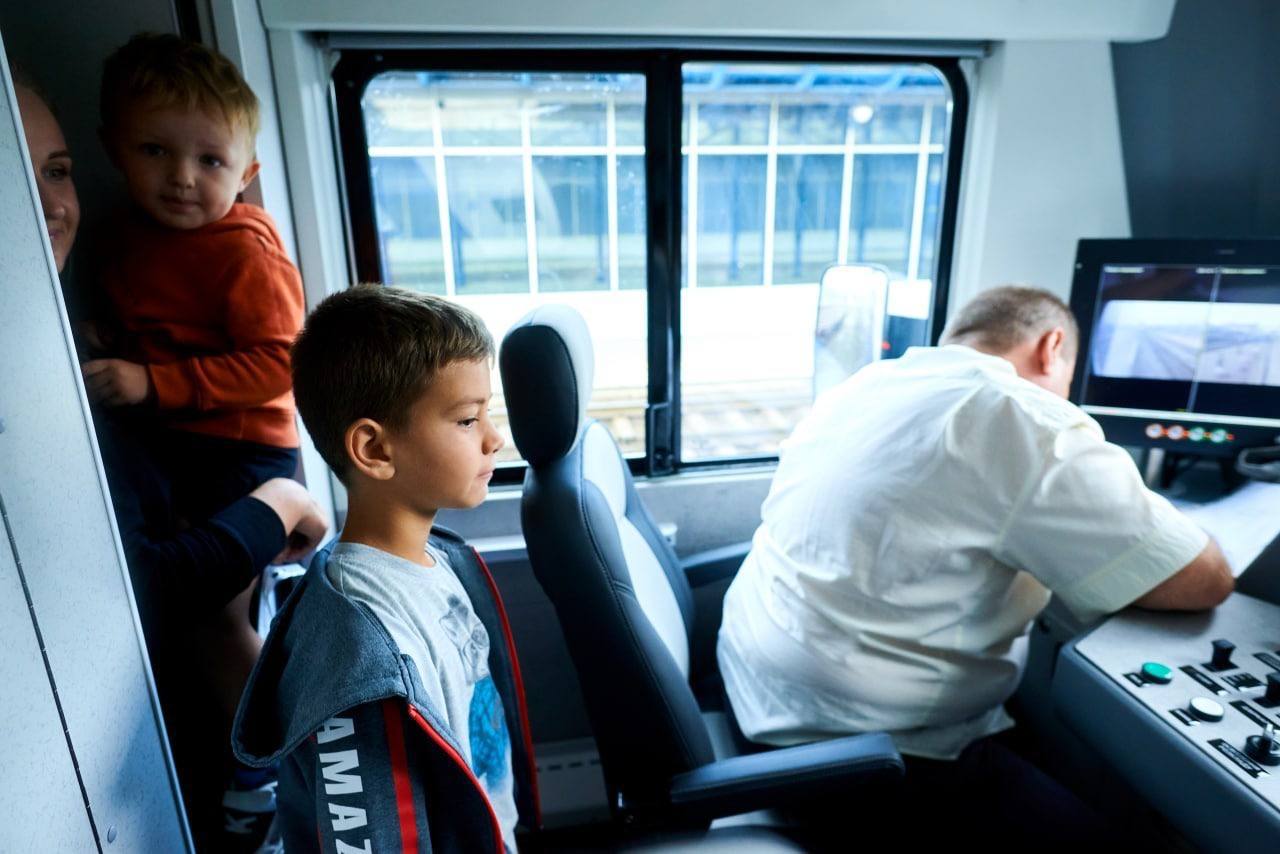 З Києва до Луцька запустили двоповерховий поїзд Skoda.