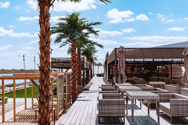 Пляжные клубы с бассейнами в Киевской области.