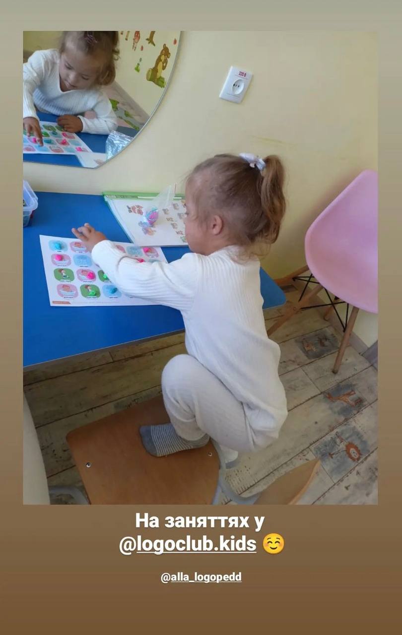 3-летняя Лиза на занятиях.