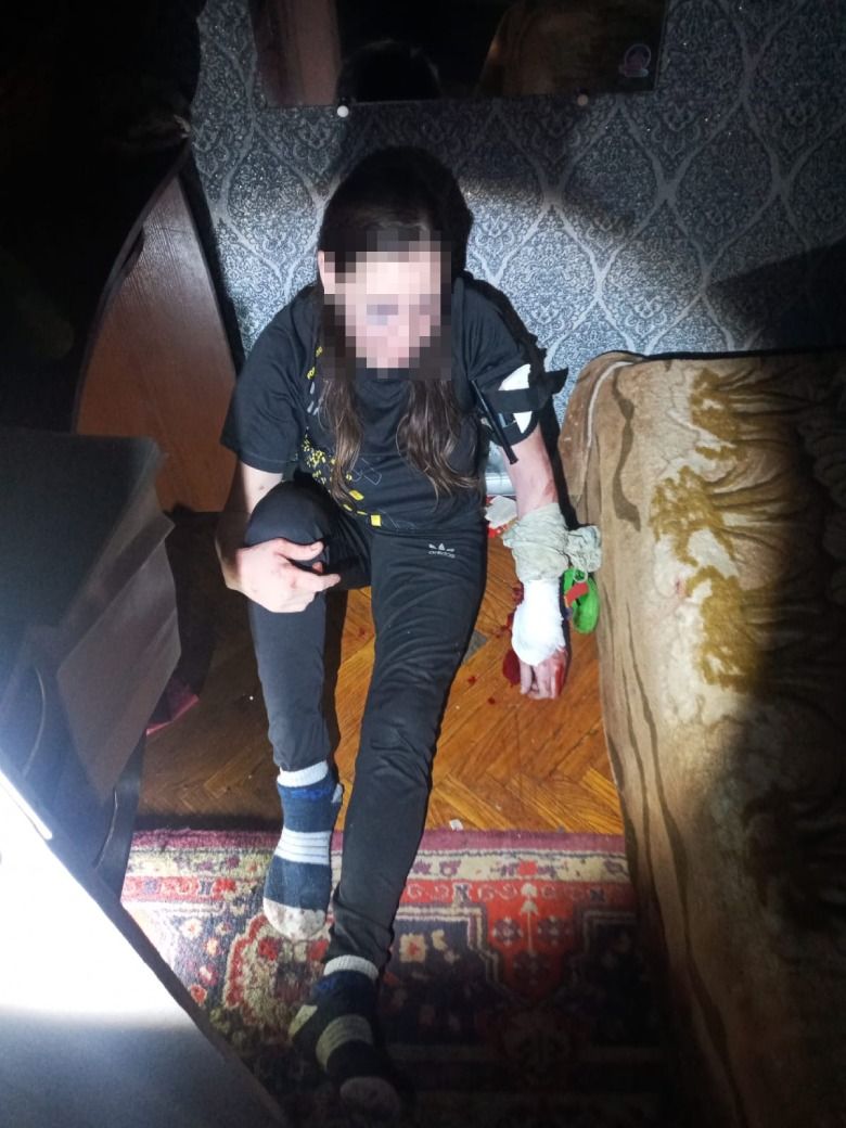 У Києві врятували жінку, яка намагалась скоїти самогубство на очах власних дітей.