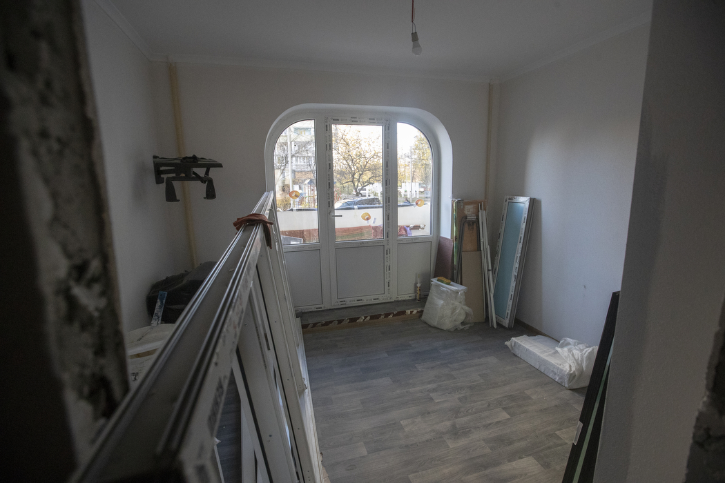 У Києві відремонтували частину багатоповерхівок, пошкоджених російськими обстрілами.