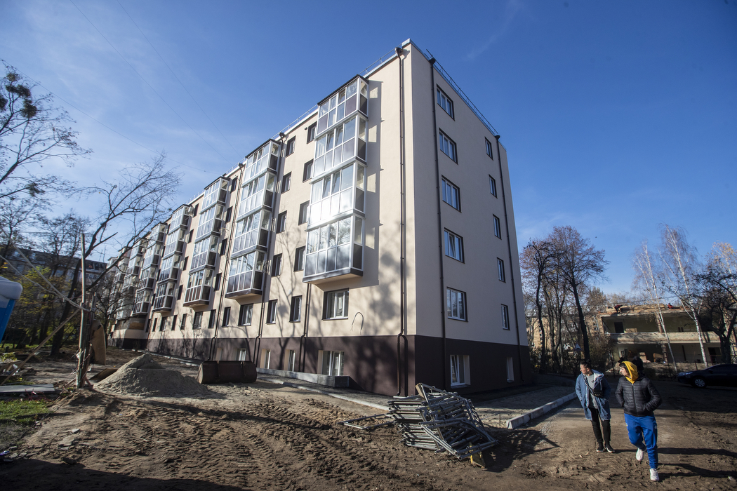 У Києві відремонтували частину багатоповерхівок, пошкоджених російськими обстрілами.