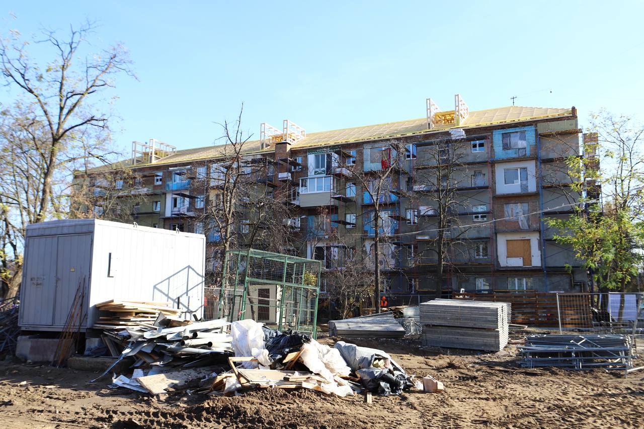 У Києві відремонтували частину багатоповерхівок, пошкоджених російськими обстрілами.