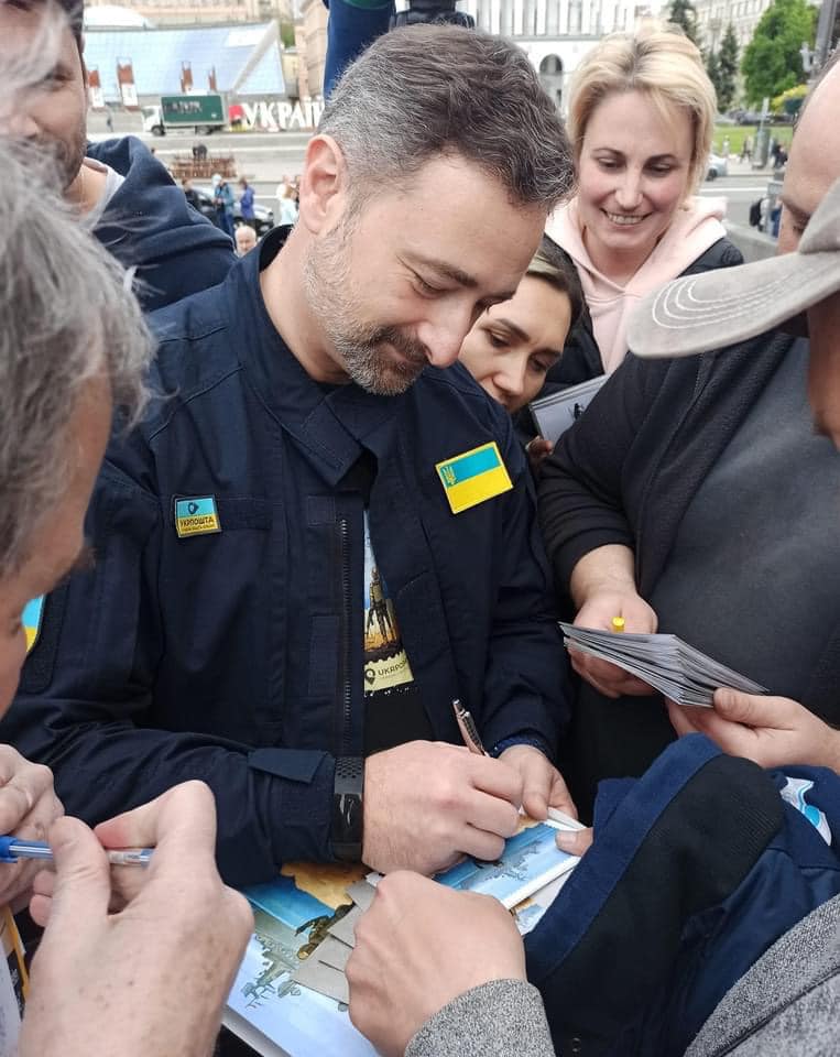 За першу добу "Укрпошта" продала понад півмільйона нових марок.