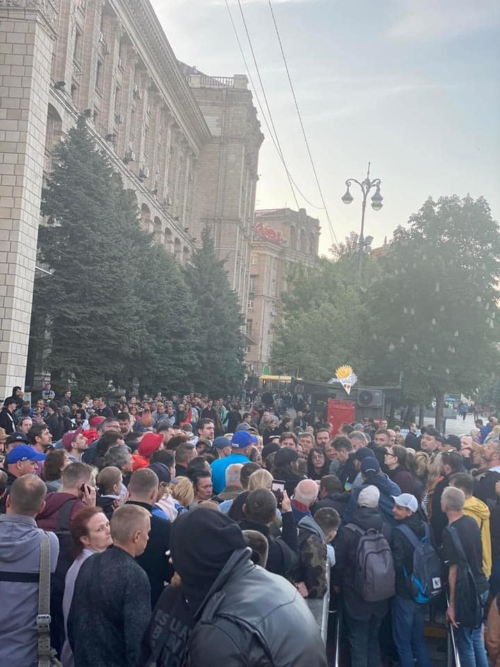 За першу добу "Укрпошта" продала понад півмільйона нових марок.