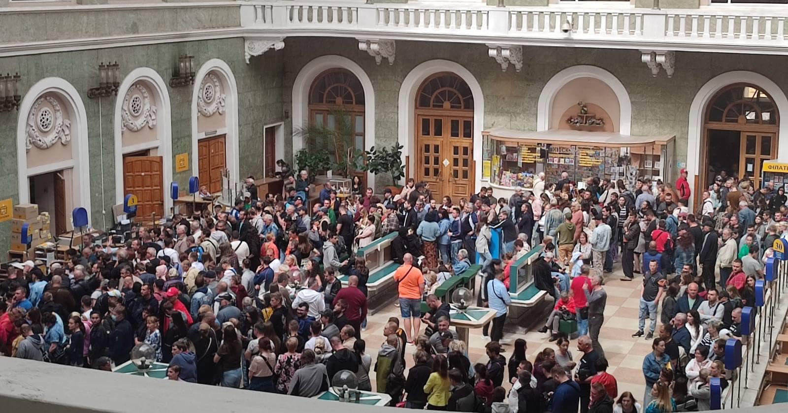 За першу добу "Укрпошта" продала понад півмільйона нових марок.