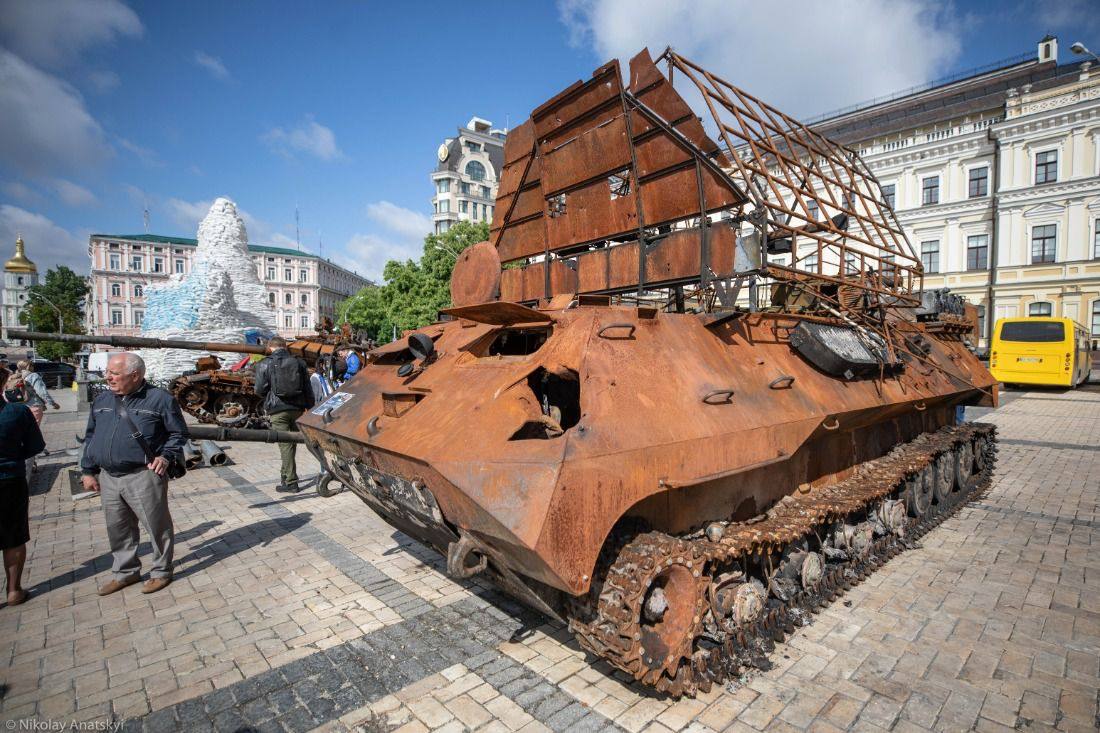 В Европе покажут сожженную российскую технику с выставки на Михайловской площади.