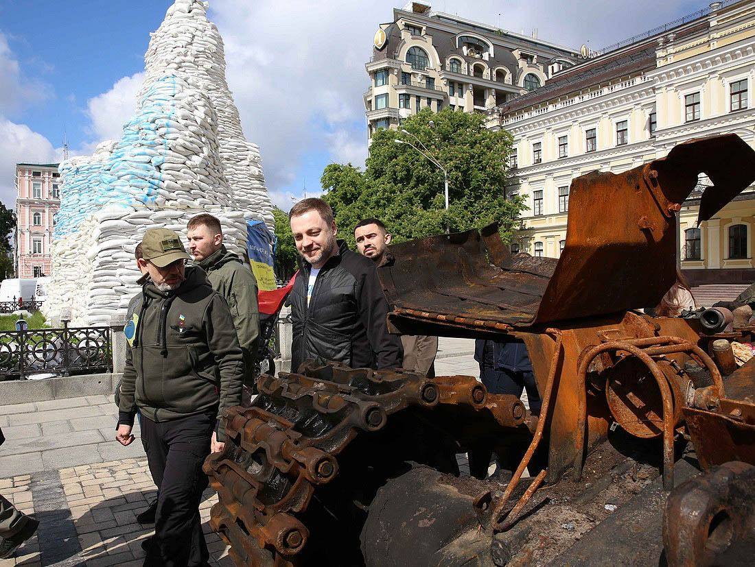 В Европе покажут сожженную российскую технику с выставки на Михайловской площади.