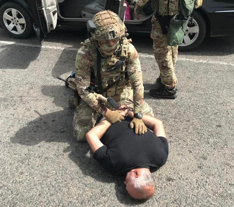 В Киеве 63-летний мужчина нелегально торговал оружием и боеприпасами.