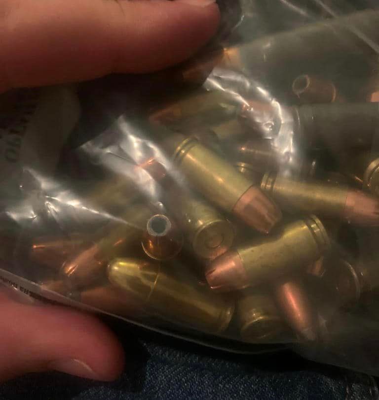 В Киеве 63-летний мужчина нелегально торговал оружием и боеприпасами.