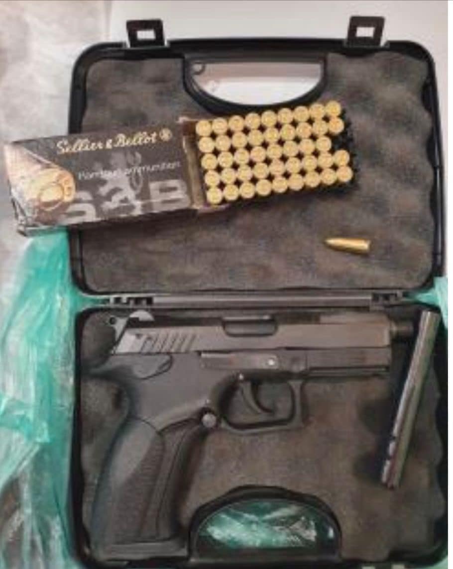 В Киеве 63-летний мужчина нелегально торговал оружием и боеприпасами.