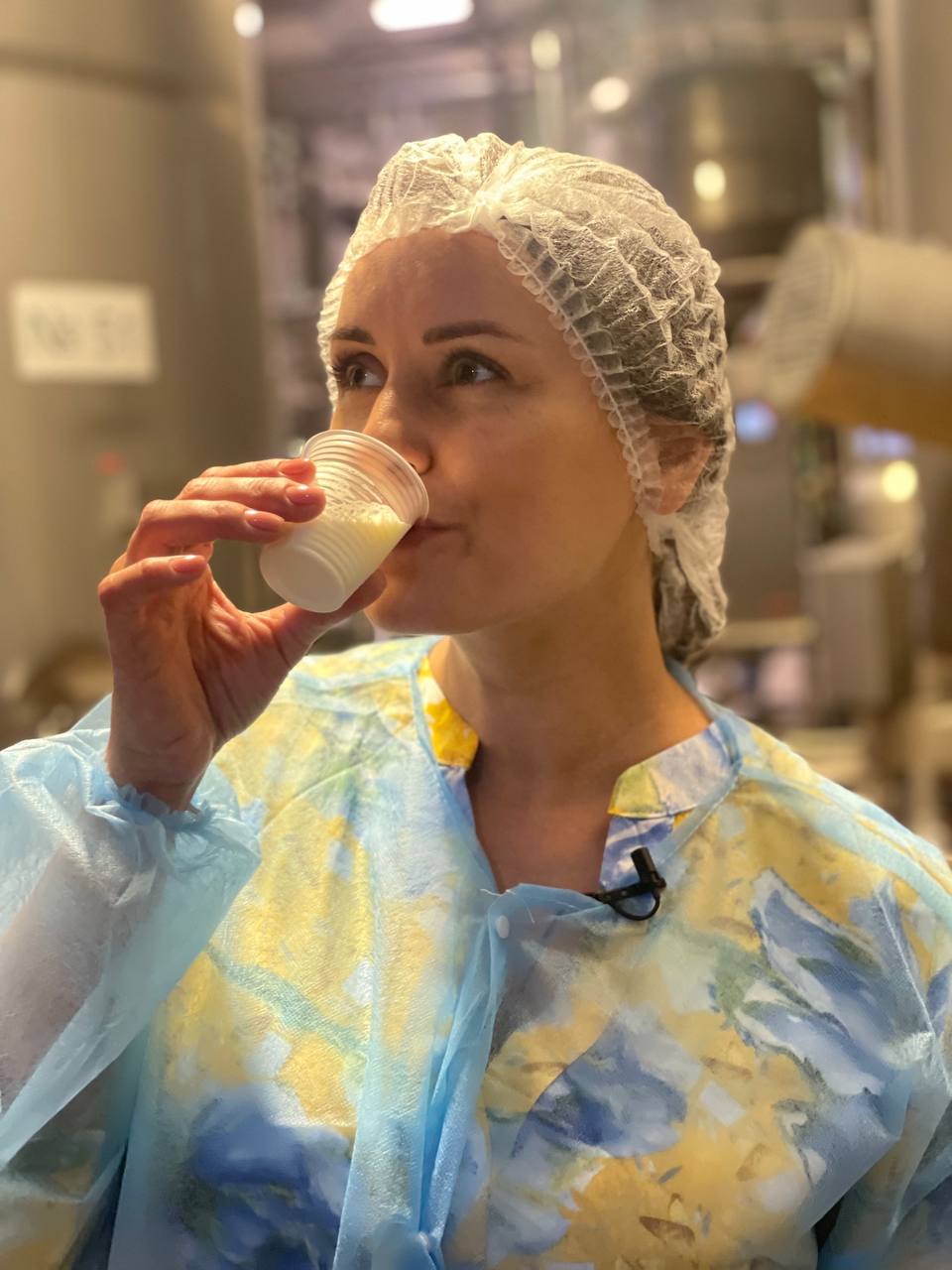 Молочний космічний корабель: Ліза Глінська та "Їжа Файного міста" перевірили завод "Молокії".