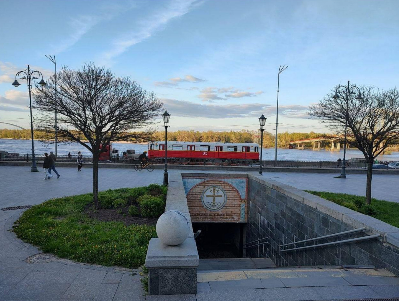 До Києва вже привезли перші вагони метро із Варшави фото 1