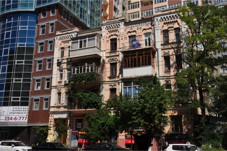 Таким был дом до попадания дрона.