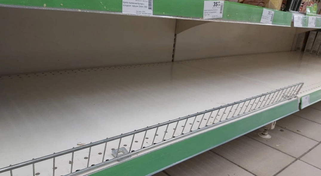 Из-за слухов о возможной войне киевляне бросили скупать гречку и сахар.