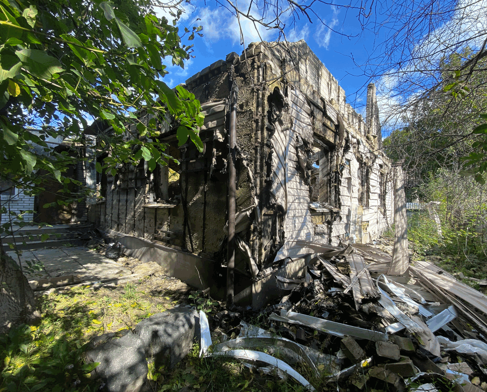 Сожженный дом учительницы.