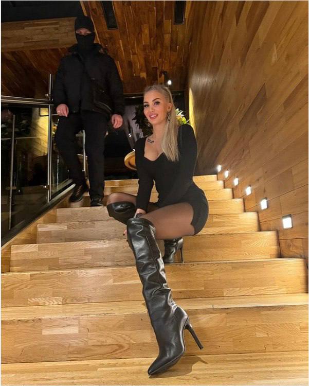 Військові у ресторані 