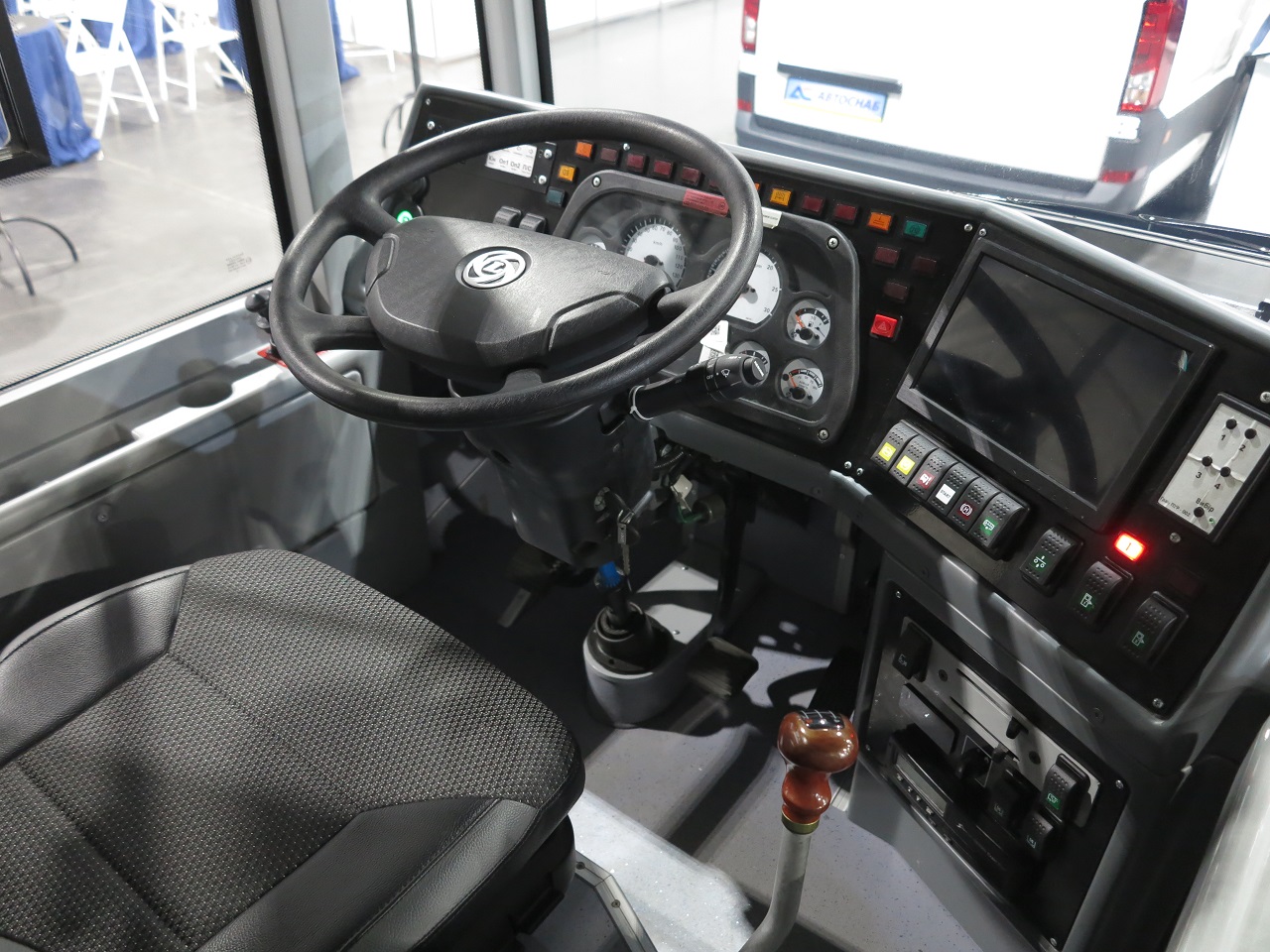 У Києві пройшла презентація українського автобуса "Мальва" - фото фото 3 2