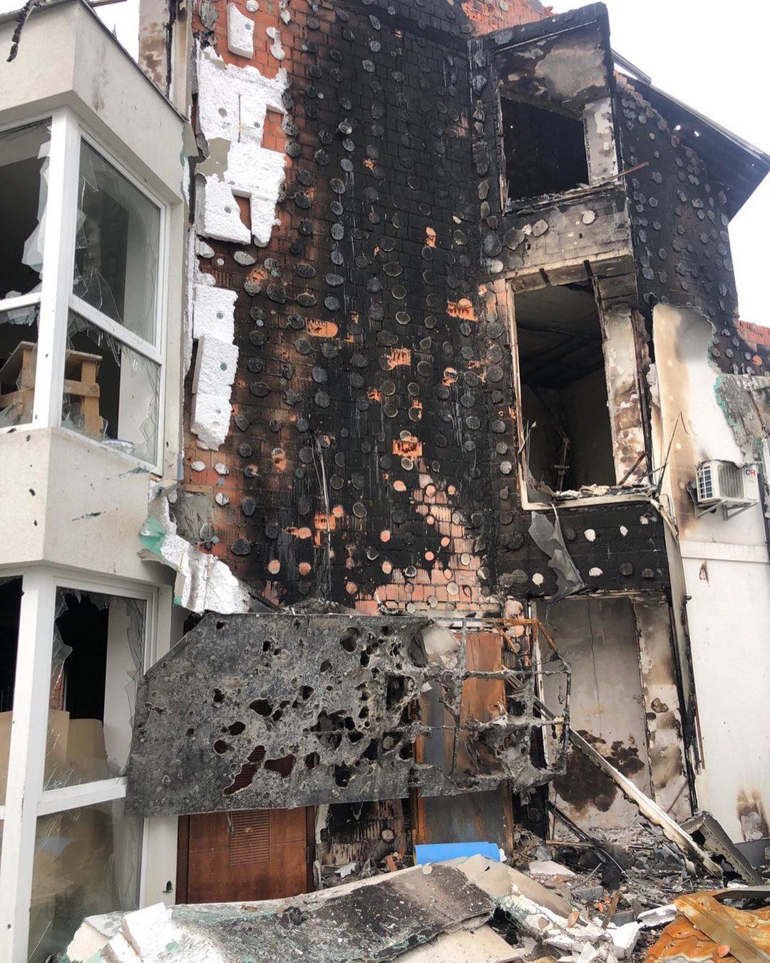 Дом звезды после российской оккупации.