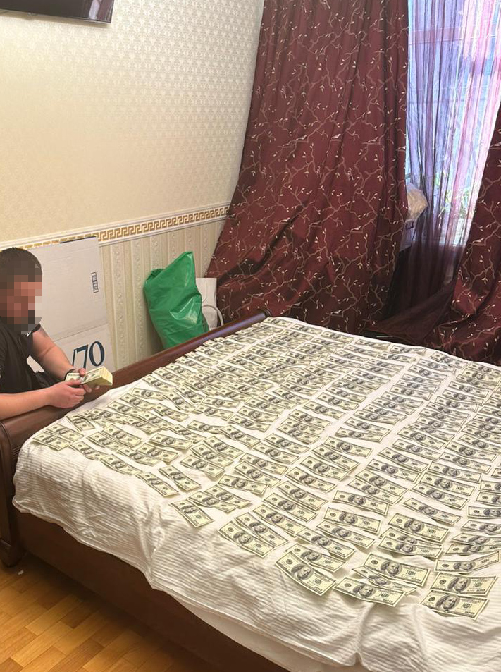 В Киеве можно было сняться с воинского учета за 3000 долларов США фото 1