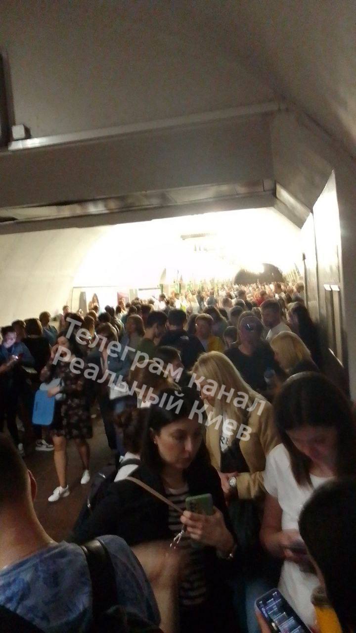 Сегодня на станциях метро в Киеве укрывалось рекордное количество людей фото 2 1