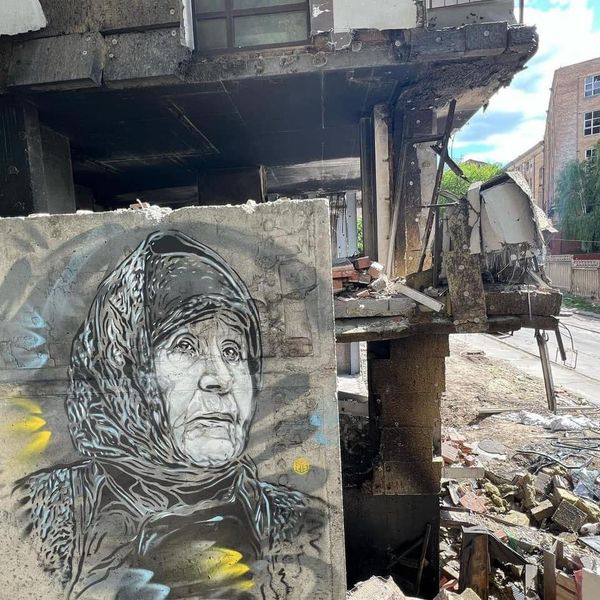 Парижский художник C215 создал несколько граффити в Киеве и области.