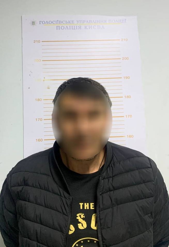 У Києві чоловік за ніч вкрав ковпаки з п'яти автомобілів.