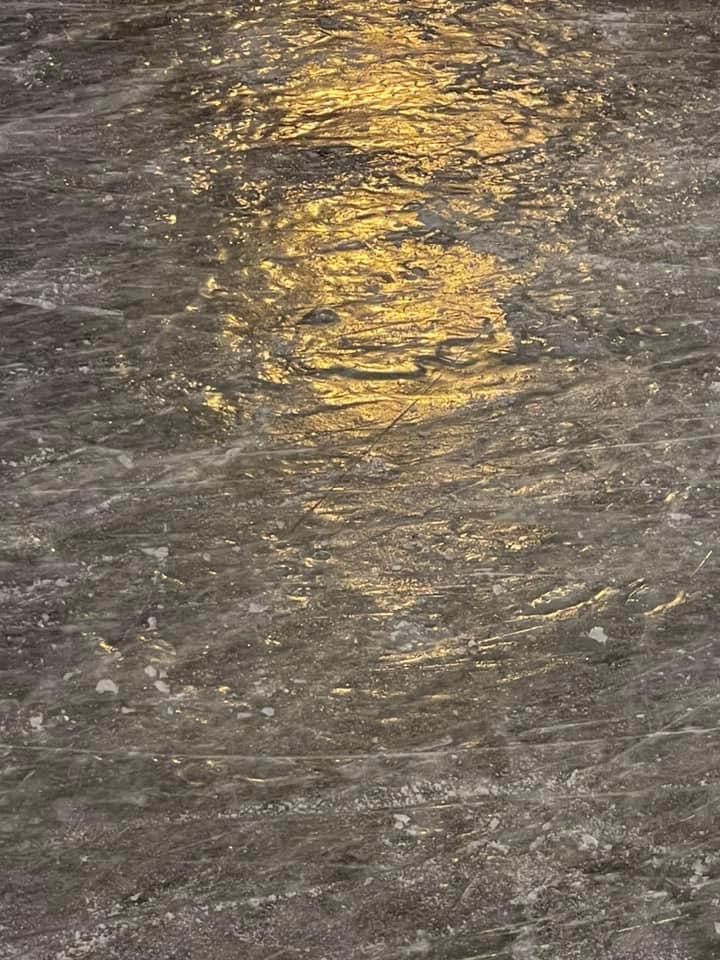 Люди возмущены состоянием катка на Контрактовой площади