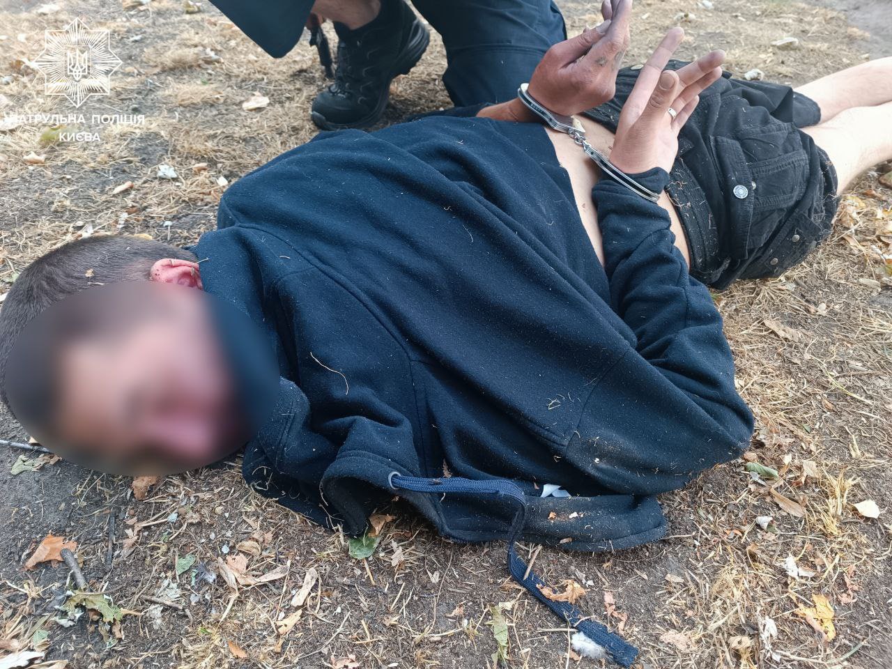 В одном из столичных хостелов мужчина угрожал персоналу пистолетом.